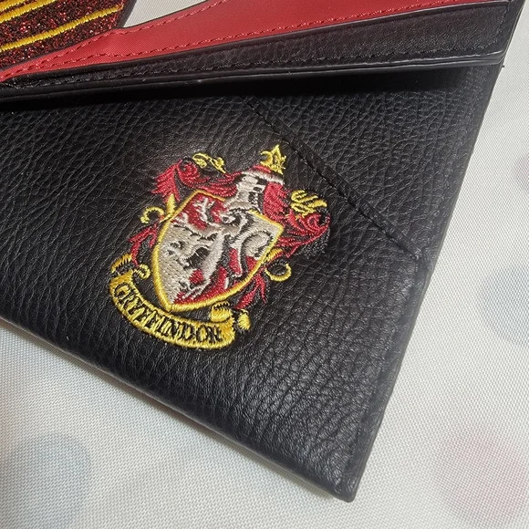Danielle Nicole Harry Potter Gryffindor Uniform Clutch Purse - Picture 3 of 13